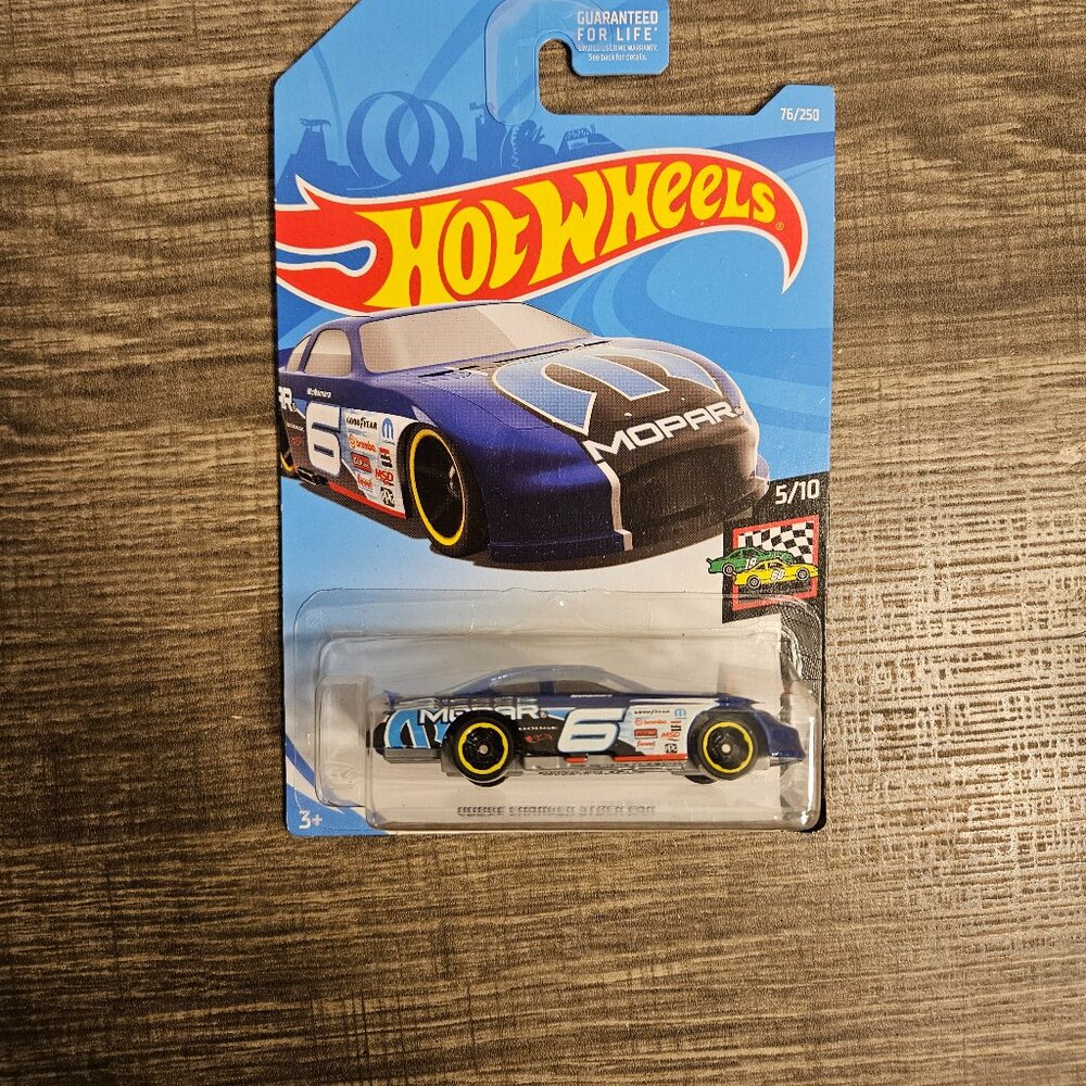 Hot Wheels Dodge Charger Stockcar. HW Race Day -- ITEM #2076